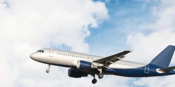 Avión aterriza de emergencia en Los Ángeles; se dirigía a la Ciudad de México