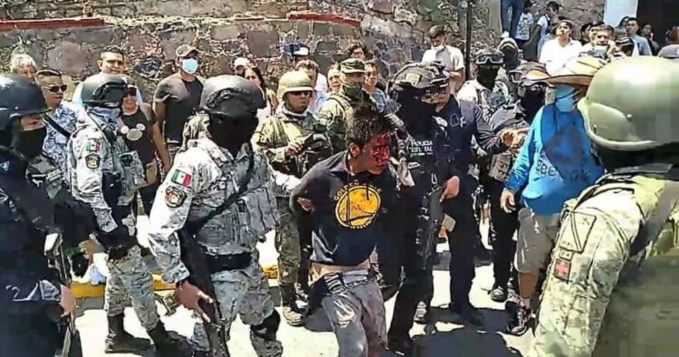 Golpean y casi linchan a Ana Rosa Diaz Aguilar, quien secuestro y mato a Camila de 8 años