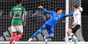 Jaime Lozano mandará a Ochoa como titular en el Panamá vs México