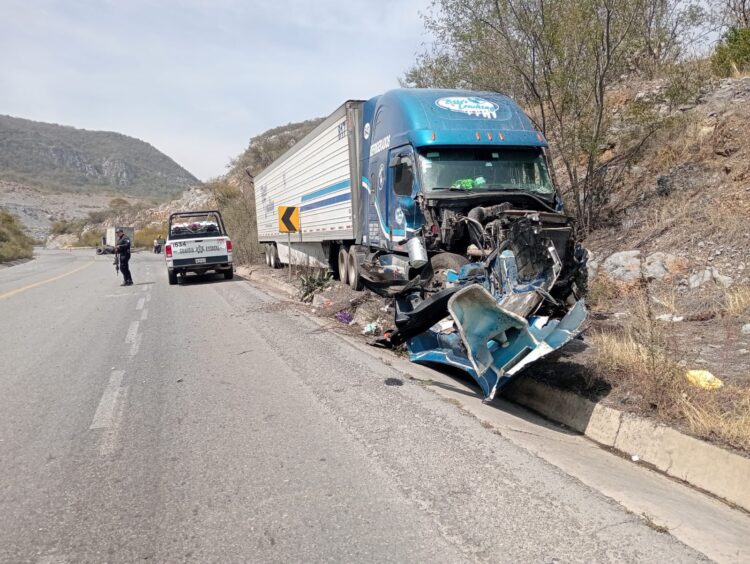 Alerta: Choque de tráilers en Carretera Rumbo Nuevo