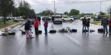 Protestan colonos por falta de agua en Reynosa.