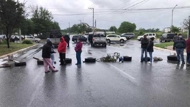 Protestan colonos por falta de agua en Reynosa.