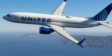 Avión aterriza de emergencia en Nueva York; hay varios heridos