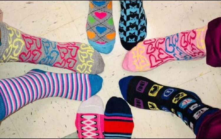 ¿Por qué se usan calcetines diferentes el 21 de marzo?