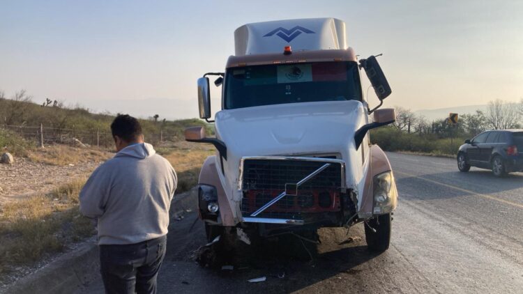 Choque de tractocamiones en Carretera Federal 101
