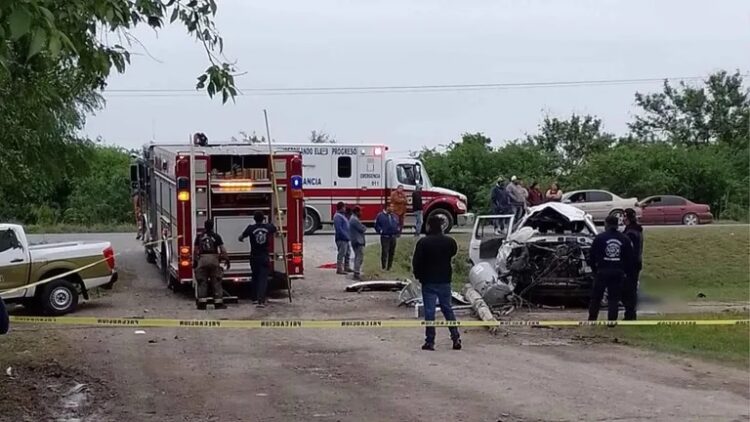 Mueren cuatro en choque y vuelco de camioneta