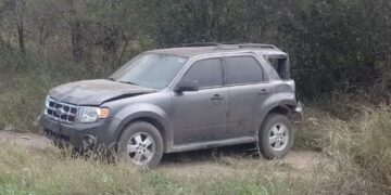 Choque de autobús con camioneta en Carretera Victoria-Monterrey