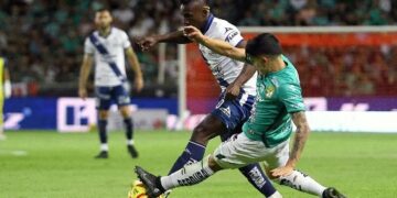 León se impone a un Puebla sin pies ni cabeza
