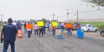 Manifestantes cierran circulación en Carretera Victoria-Monterrey