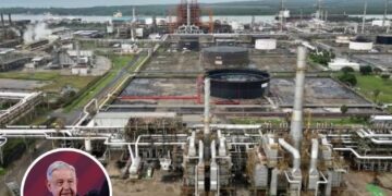 ‘Ya la libramos’, no se cerrará ninguna refinería del país, ironiza AMLO
