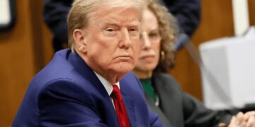 Autorizan que Trump pague la mitad de su fianza por fraude civil