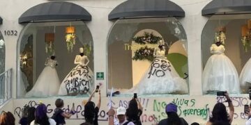 Se viralizan pintas en vestidos de novia por el 8M; esto aclaró la diseñadora