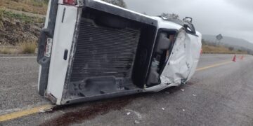 Una persona lesionada tras volcadura de camioneta