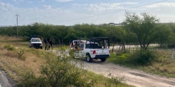 Mujer resulta lesionada en volcadura