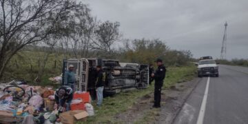 Se registra volcadura de transporte de carga en Libramiento San Fernando