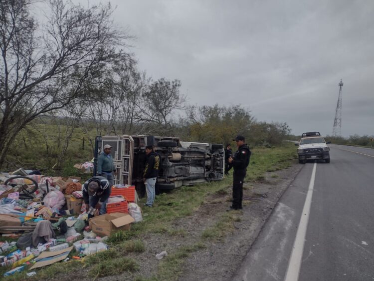 Se registra volcadura de transporte de carga en Libramiento San Fernando