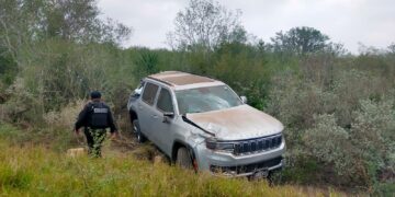 Se registra volcadura de camioneta en Carretera Federal 180