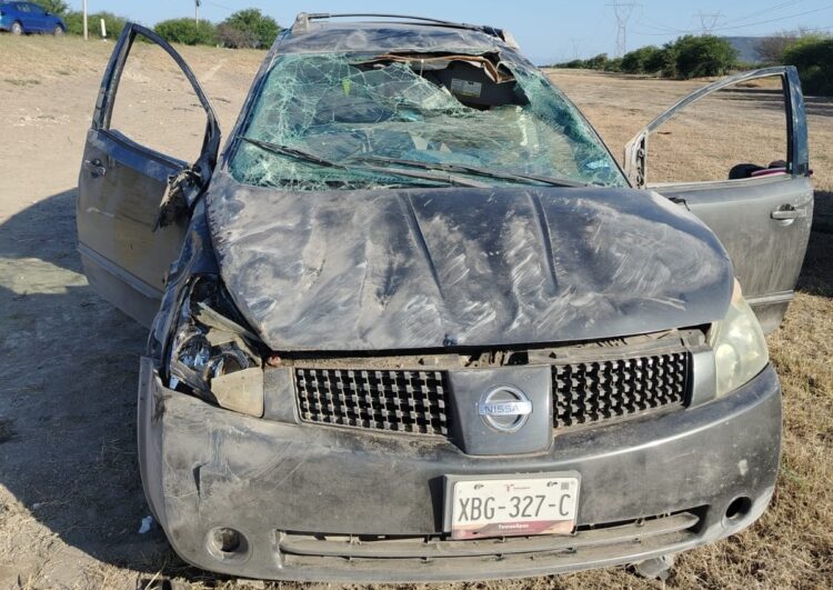 Familia resulta lesionada en volcadura en Carretera Victoria-Zaragoza