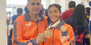 Laura Zamora da bronce en Karate para la UAT