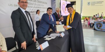 Rector de la UAT, Dámaso Anaya, preside graduación en la UAM Mante
