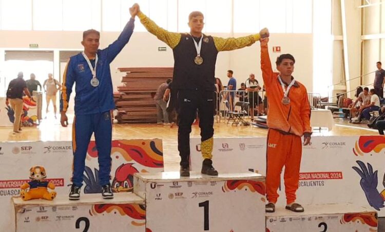 Cuelga bronce Grimany para la UAT en Luchas Universitarias
