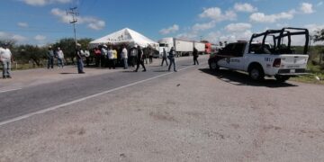 Agricultores bloquean Carretera Federal 101 Victoria-Matamoros a transporte de carga