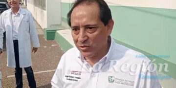 Médicos mexicanos no aceptan plazas del IMSS Bienestar; cubanos entran al quite