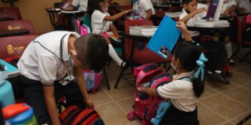 Alista SEP calendario escolar 2024-2025, ¿Cuándo serán los puentes?