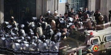 Bolivia denuncia que hay un “golpe de Estado”