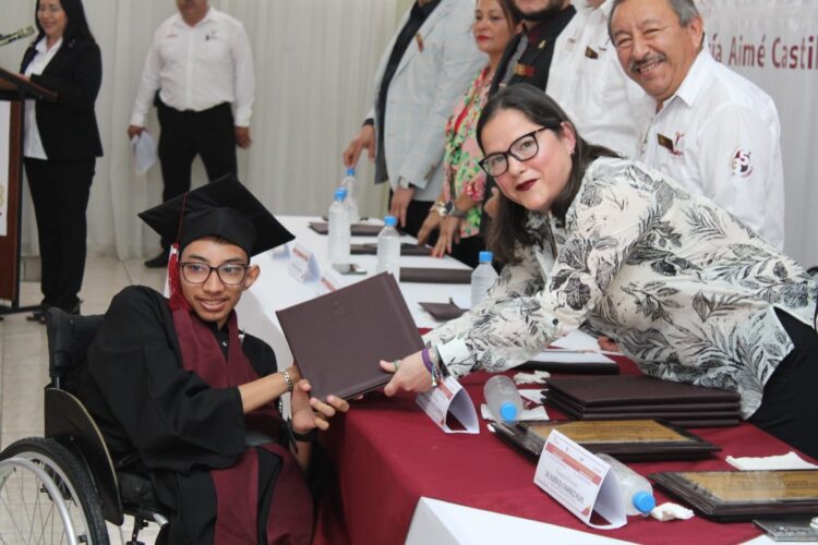 Entrega Colegio de Bachilleres de Tamaulipas de Mante a técnicos especialistas