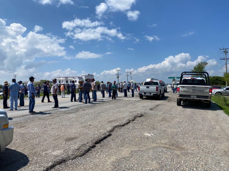 Circulación parcialmente cerrada en Carretera San Fernando-Matamoros por manifestación