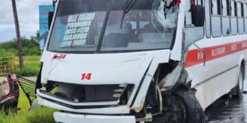 Guardia Estatal auxilia a lesionados en choque múltiple