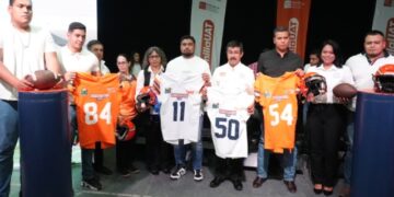 Reconoce la UAT a estudiantes destacados