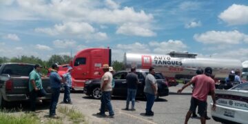 Alerta: Manifestantes bloquean carretera Reynosa-Monterrey