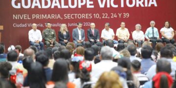 Reconoce Municipio a alumnos y maestros con medalla “Guadalupe Victoria”