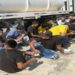 Rescatan a 24 migrantes de un camión-pipa abandonado