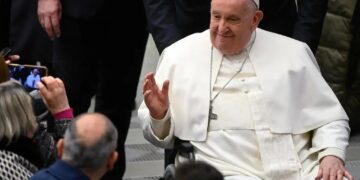 Papa urge al “cese al fuego” en las guerras en Oriente Medio