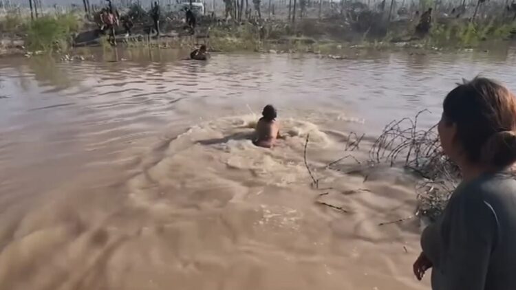 Aumento del nivel del río Bravo vuelve más peligroso intentar cruzarlo