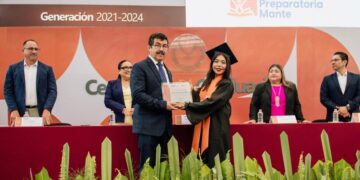 Egresan 310 estudiantes del bachillerato de la UAT en Ciudad Mante