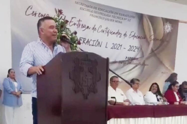 Jorge Jiménez apadrina alumnos de la secundaria técnica 12 de SLM