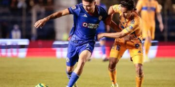 Cruz Azul exhibe a Huescas y su agente; tomarán medidas legales