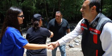 Supervisan atención y vigilancia en centros  recreativos y balnearios.