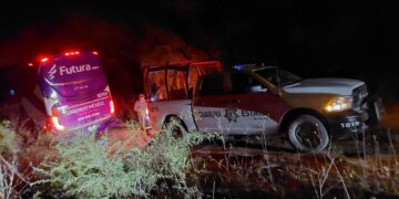 Guardia Estatal auxilia a conductor y pasajeros de autobús atascado en brecha de San Fernando