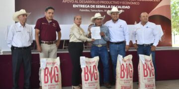 Reciben productores de Palmillas semilla de maíz