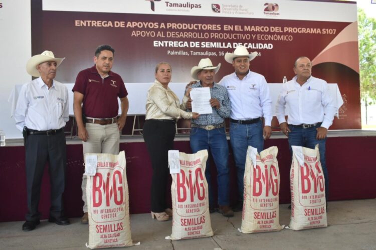 Reciben productores de Palmillas semilla de maíz