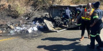 Accidente de autobús en Sudáfrica deja 12 niños muertos