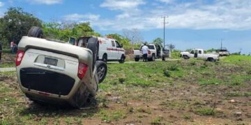 Guardia Estatal brinda auxilio a mujeres lesionadas en choque