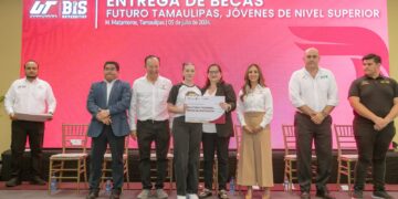 Atestigua secretaria de Educación entrega de 624 becas a estudiantes de la UTM