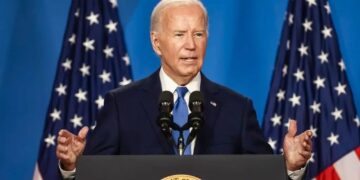 Joe Biden, da negativo a Covid-19 y reaparece en público