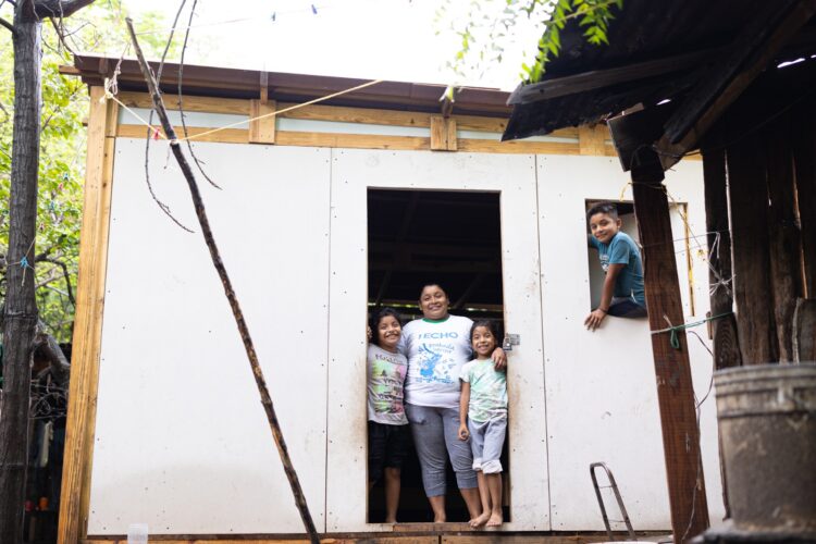 Unen esfuerzos Techo México y DIF Tamaulipas para construir vivienda emergente a familias en condiciones de vulnerabilidad